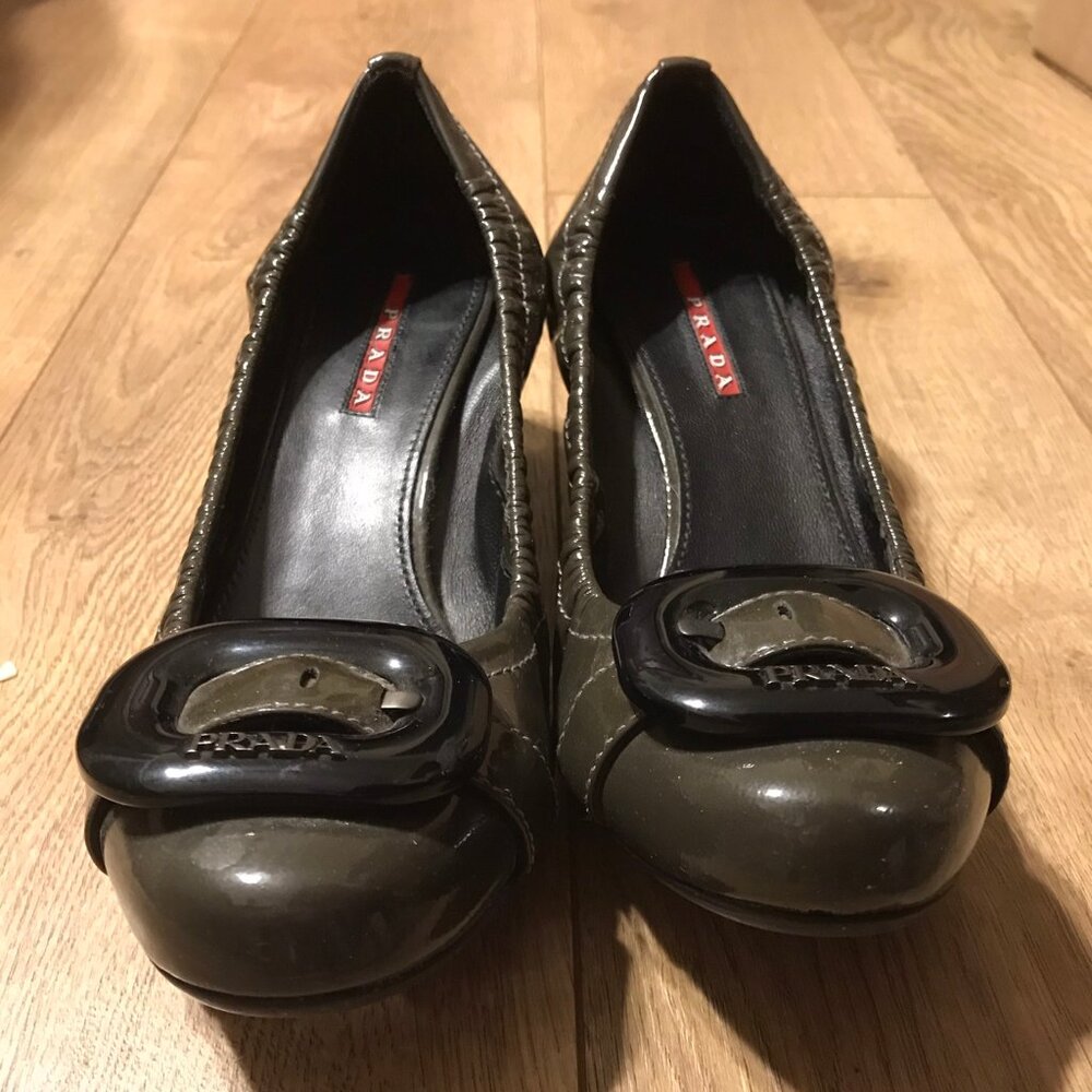 Exquisite green Prada patent leather with buckle MADE IN ITALIA